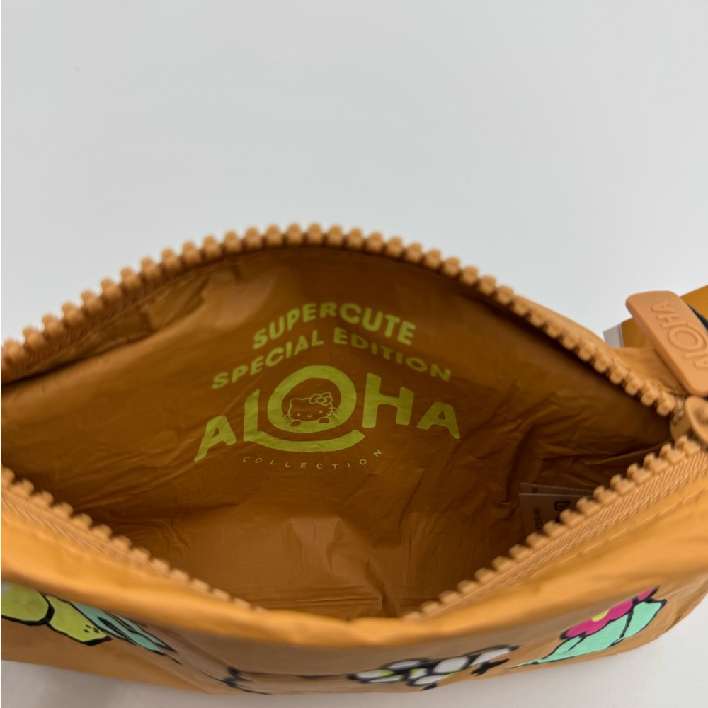 Aloha Collection x Hello Kitty Mini Pouch - Picture 5 of 7
